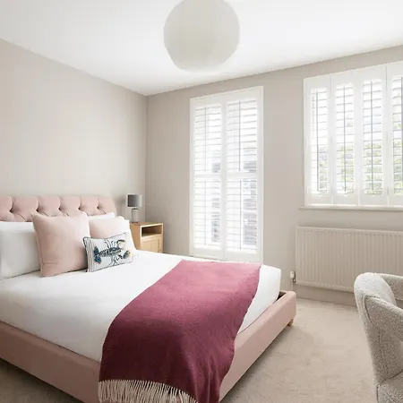 Luxury Family Home In Central Windsor With Large Garden, Games Room, Office, Parking & Pet-Friendly Esterno foto