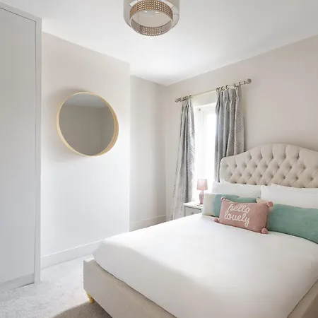Luxury Family Home In Central Windsor With Large Garden, Games Room, Office, Parking & Pet-Friendly Esterno foto
